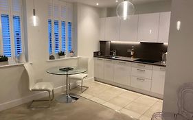 Unrivalled Location - Five Star - Worcester Apartment